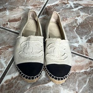 Chanel CC Espadrilles in White/Black Canvas size 39 Raw Canvas Woven